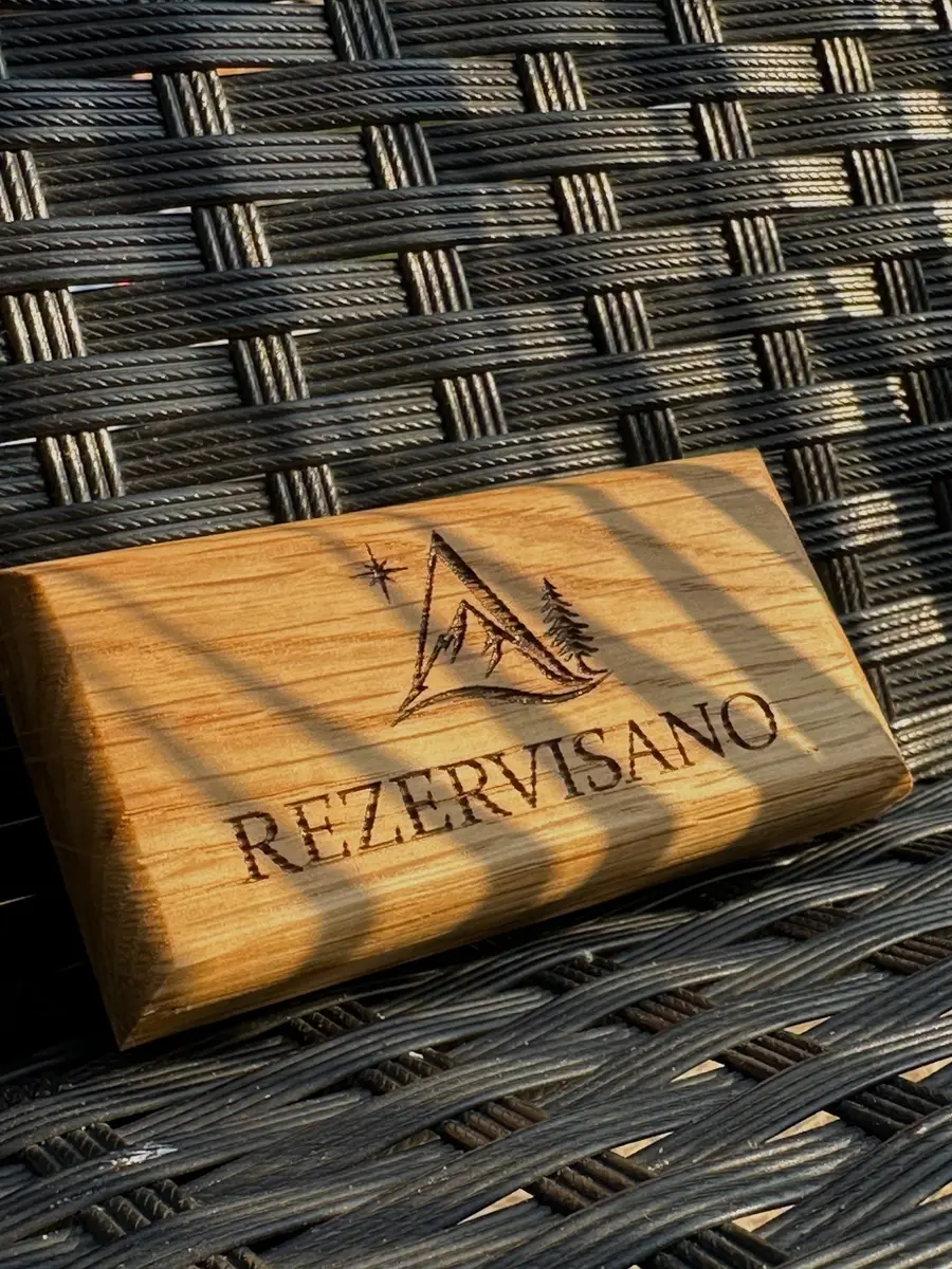 Drveni znak Rezervisano za restoran
